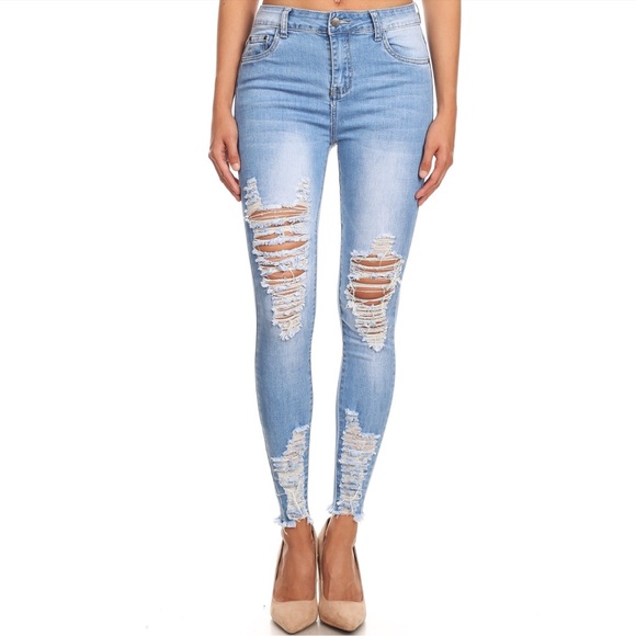 ‼️CLEARANCE‼️ Light Wash Distressed Jeans - Picture 6 of 8